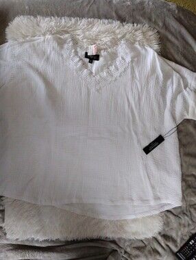 Jones New York White Lace V-Neck Blouse